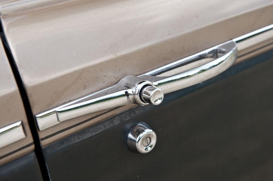 Детали экстерьера Bentley T1 1965 года  (фото 9 из 27)